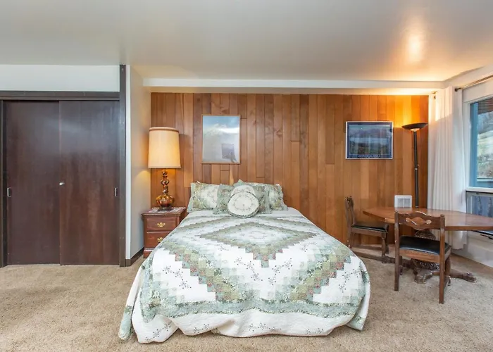 East Condo #208