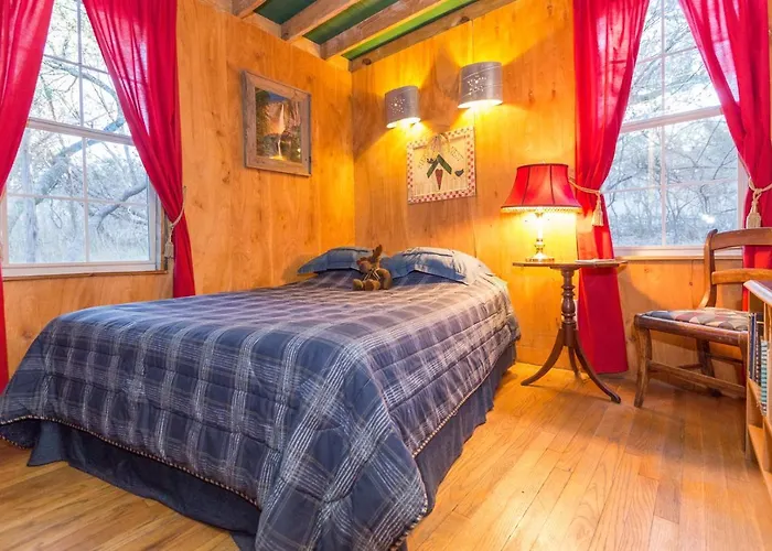The Firehouse At Creekside Camp & Cabins