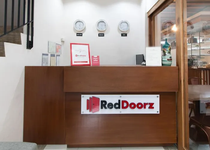 Reddoorz Plus @ Diola Villamonte Bacolod