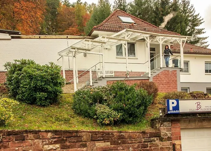 Villa Bruderfels, Garni