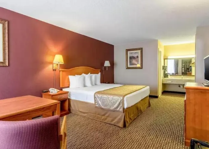 The Parkwood Inn & Suites