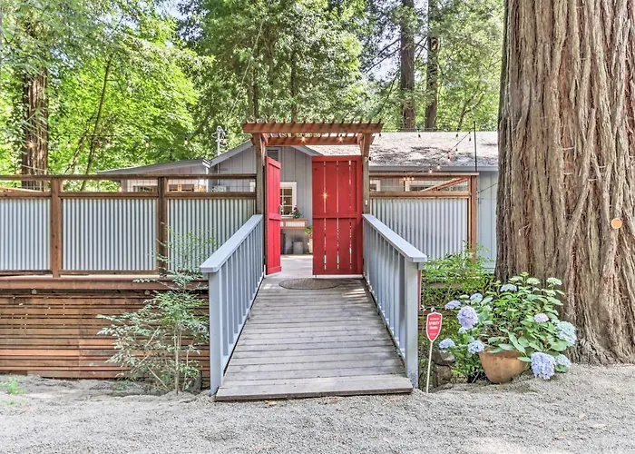 Redwoods Cabin W/ Hot Tub: Walk To Russian River!