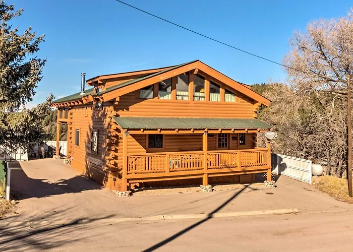 Pet-Friendly Cloudcroft Cabin: Walk To Shop, Food
