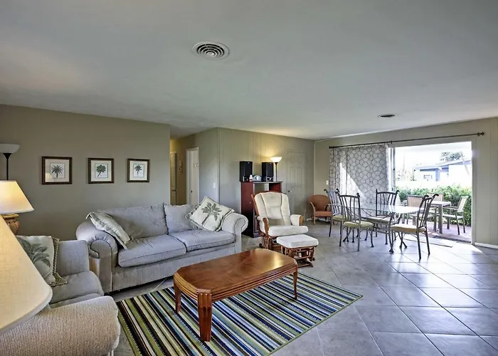 Pet-Friendly Daytona Beach Home, Walk To The Ocean