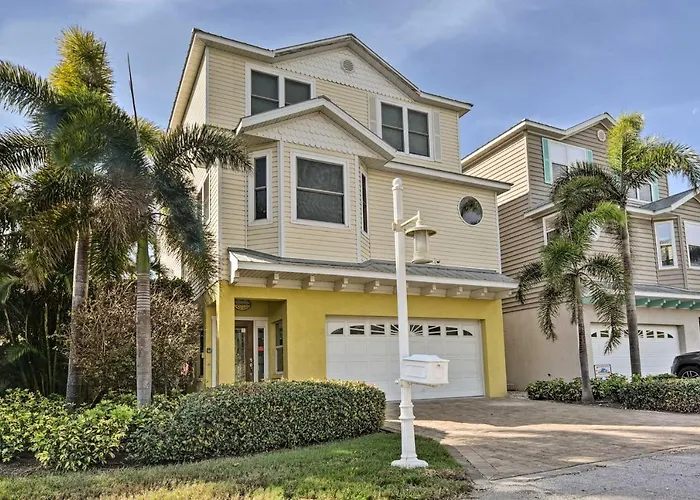 Walk To Shore: Holmes Beach Home W/ Pool & Hot Tub