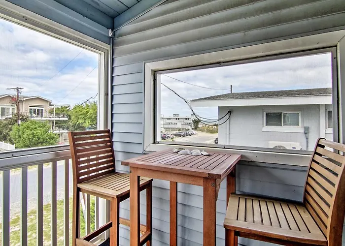 Walk To Dewey Beach: Bright Condo W/ Balcony!