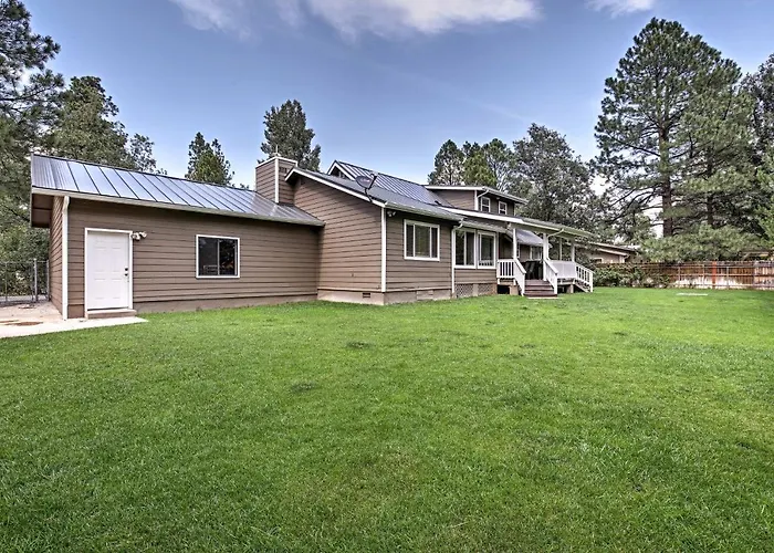 Game Room, Yard, Deck & Fireplace: Lakeside Home