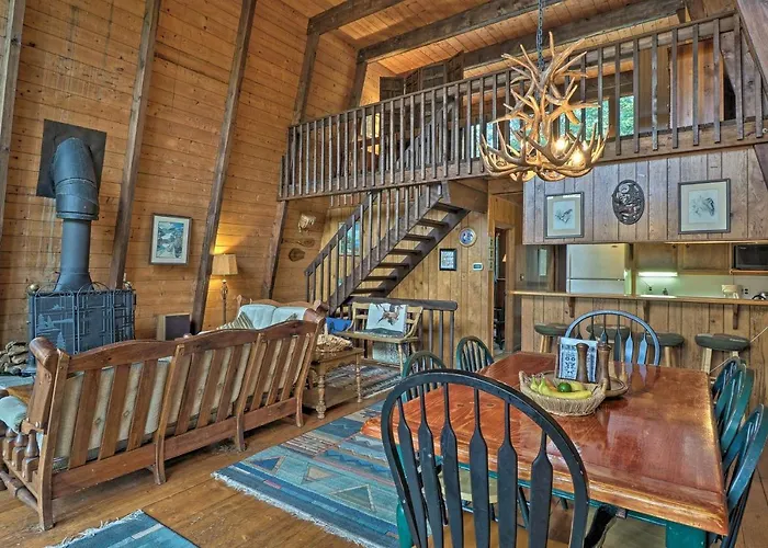 Lakefront Berkshires Retreat W/ Deck, Dock & Boat!