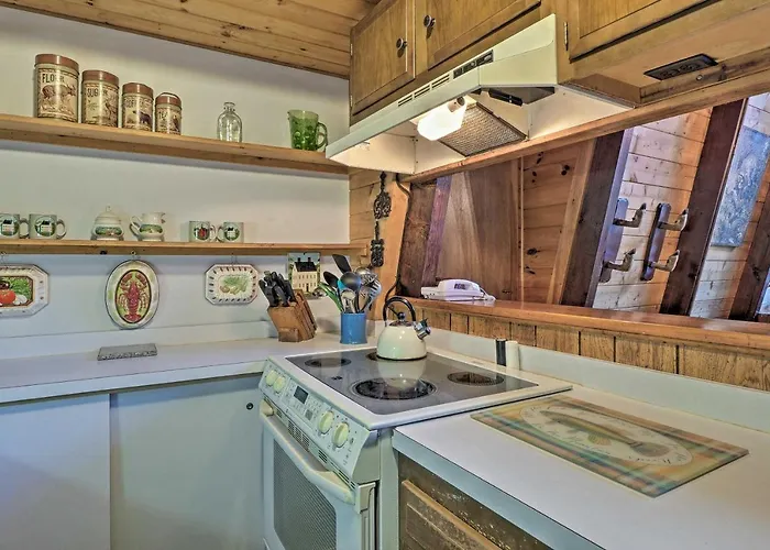 Lakefront Berkshires Retreat W/ Deck, Dock & Boat!
