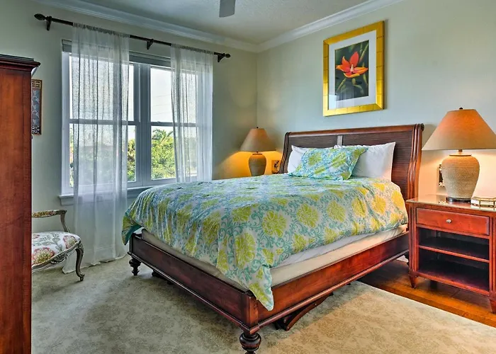 Walk To Shore: Holmes Beach Home W/ Pool & Hot Tub