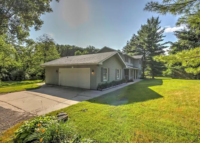 Private Plymouth Hideaway - 13 Miles To Ann Arbor!