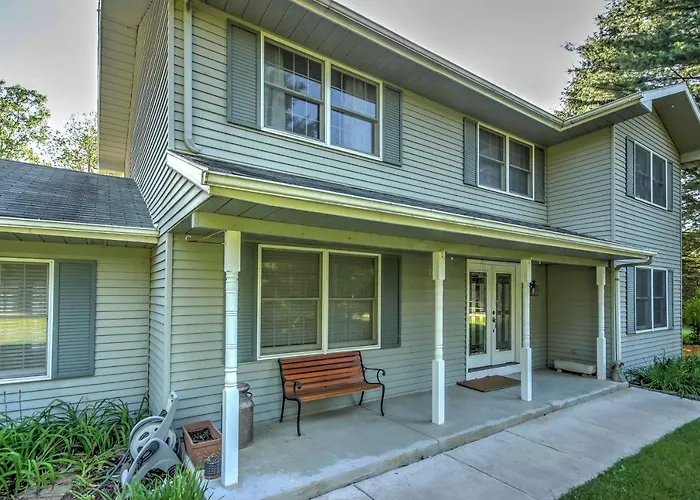 Private Plymouth Hideaway - 13 Miles To Ann Arbor!