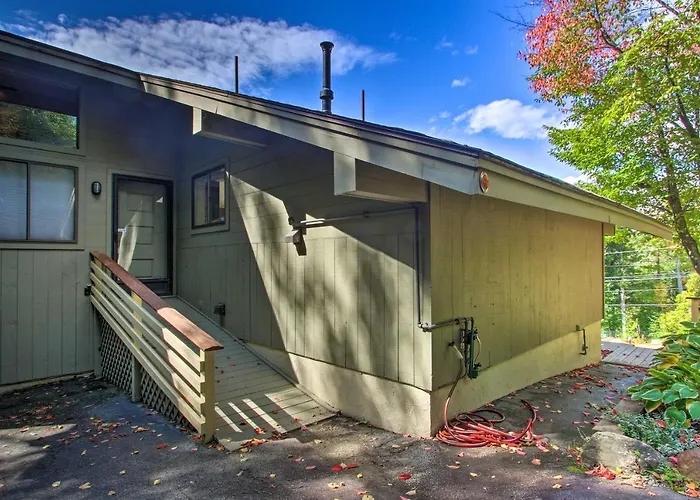 House W/ Balcony ~ 5 Mi To Cranmore Resort!