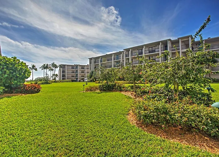 Sanibel Island Studio: Pool Access, Walk To Beach