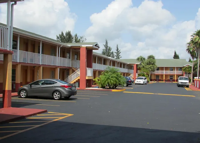 Howard Johnson By Wyndham Ft. Myers Fl