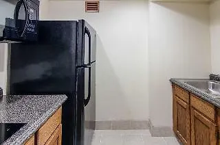 Econo Lodge Inn & Suites Southwest