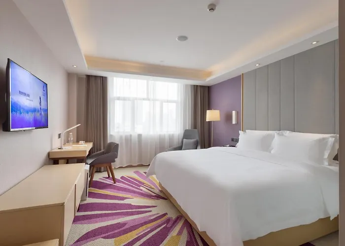 Lavande Hotel Zhaoqing Qixingyan Scenic Spot Yihua International Square