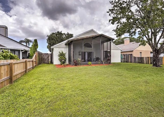 Lakefront Brandon Home W/ Patio & Screened Lanai!